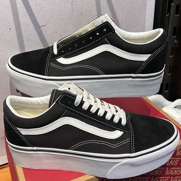 Vans Men’s Old Skool Stackform Suede/Canvas Black/True Wht
VN0A7Q5M6BT Platforms - Picture 9 of 16